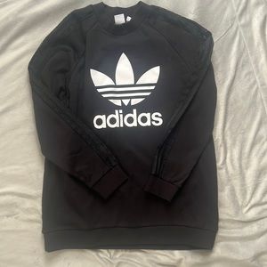 Woman’s adidas crew neck sweatshirt.